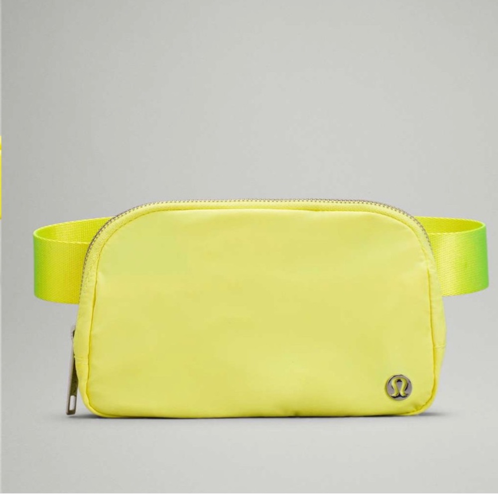 Lululemon Everywhere Belt Bag 1L
Electric Lemon NWT